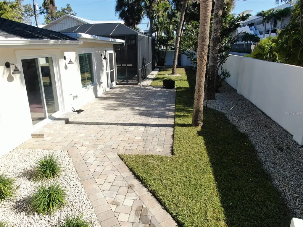106 N Boulevard Of The Presidents Sarasota FL 34236