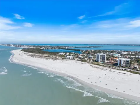 106 N Boulevard Of The Presidents Sarasota FL 34236