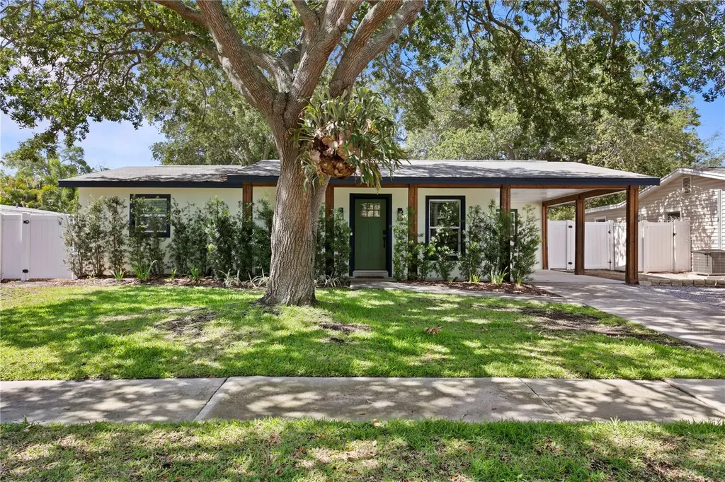 2912 W Winthrop Road Tampa FL 33611