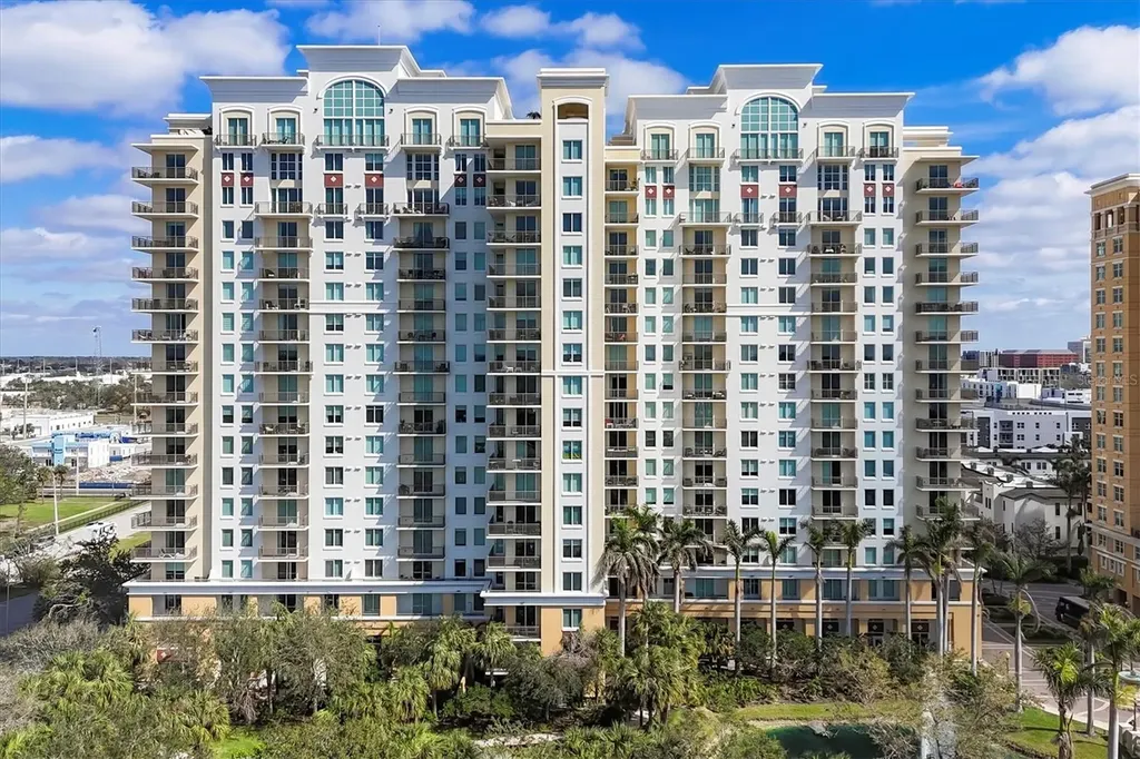 800 N Tamiami Trail Sarasota FL 34236