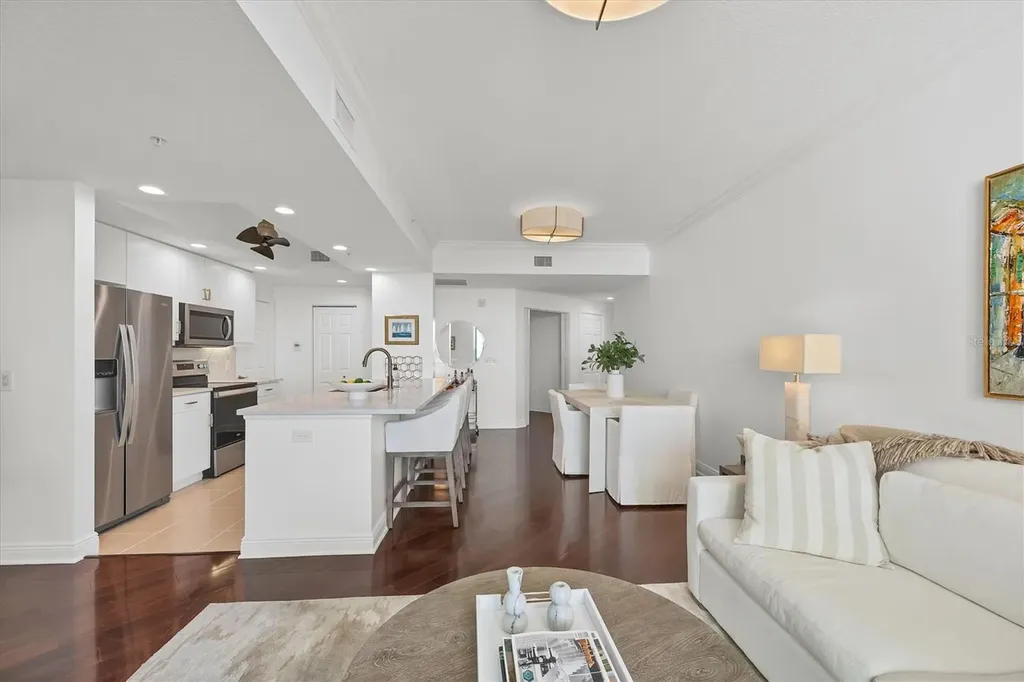 800 N Tamiami Trail Sarasota FL 34236