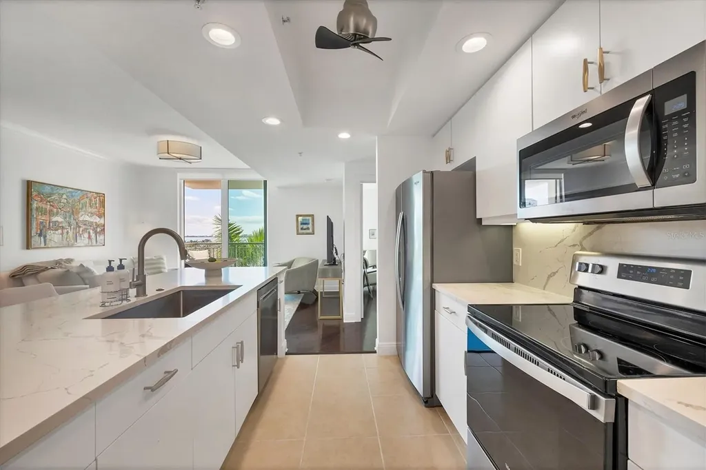 800 N Tamiami Trail Sarasota FL 34236