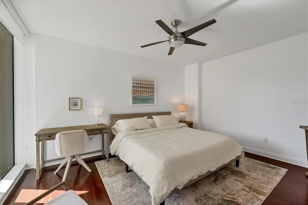 800 N Tamiami Trail Sarasota FL 34236