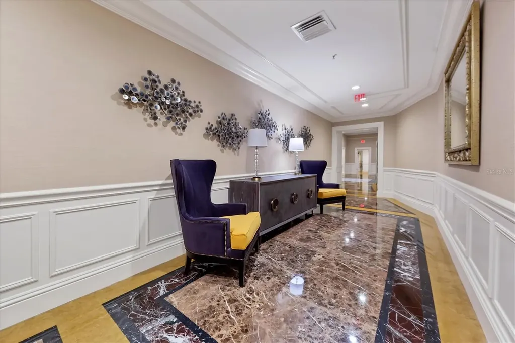 800 N Tamiami Trail Sarasota FL 34236