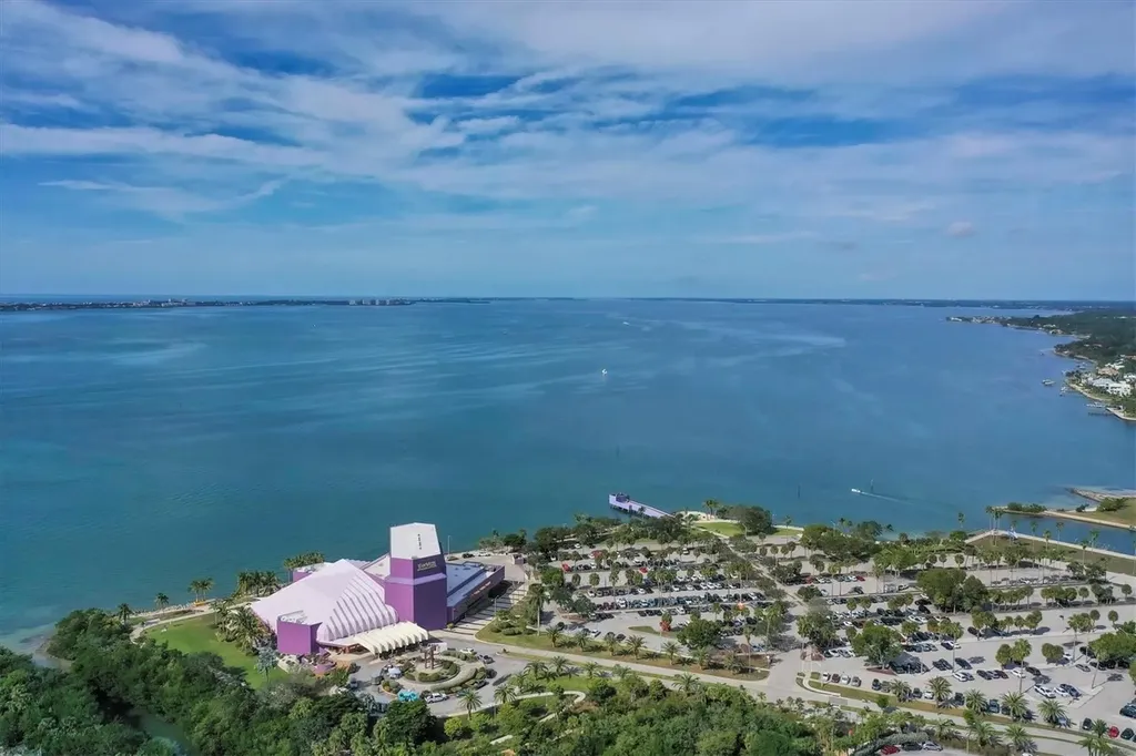 800 N Tamiami Trail Sarasota FL 34236