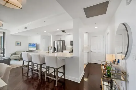 800 N Tamiami Trail Sarasota FL 34236