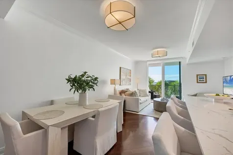 800 N Tamiami Trail Sarasota FL 34236