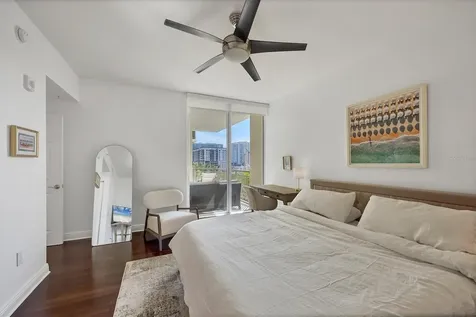 800 N Tamiami Trail Sarasota FL 34236
