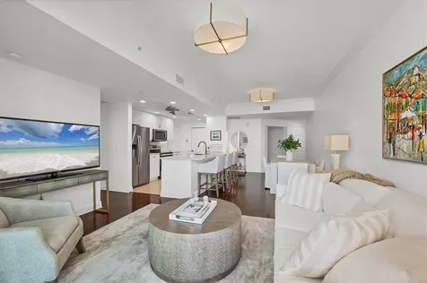 800 N Tamiami Trail Sarasota FL 34236