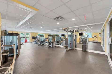 800 N Tamiami Trail Sarasota FL 34236
