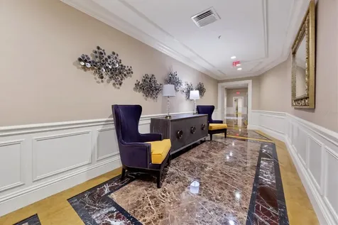 800 N Tamiami Trail Sarasota FL 34236