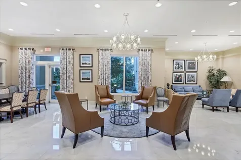 800 N Tamiami Trail Sarasota FL 34236