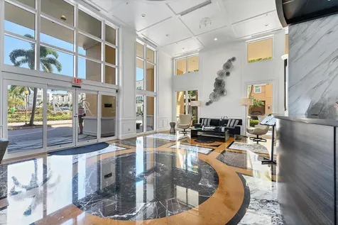 800 N Tamiami Trail Sarasota FL 34236