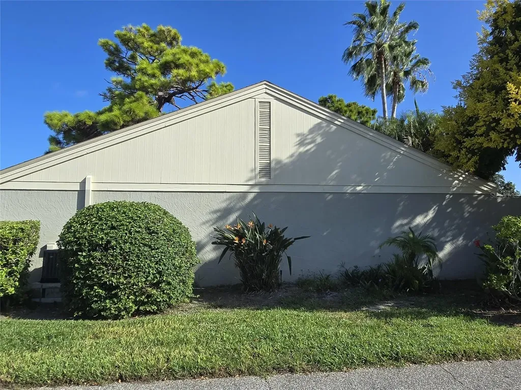 25 Windrush Bay Drive Tarpon Springs FL 34689