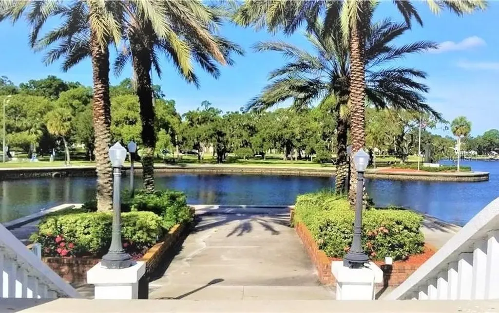 25 Windrush Bay Drive Tarpon Springs FL 34689