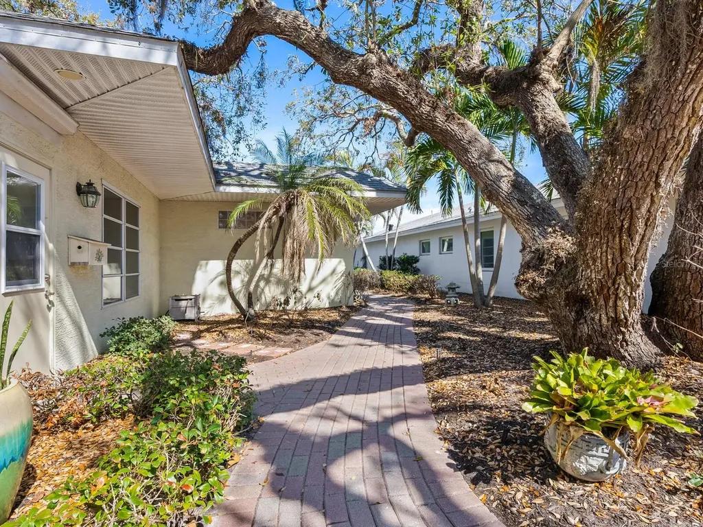 1374 Moonmist Drive Sarasota FL 34242