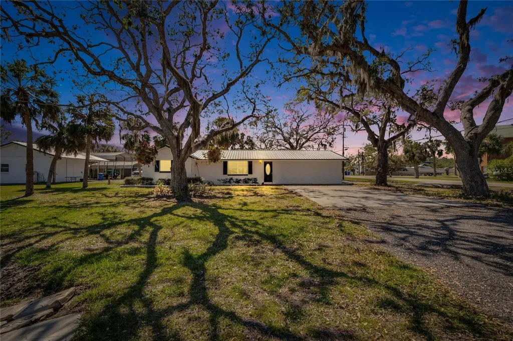 1019 Canal Street Ruskin FL 33570