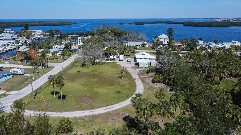 1019 Canal Street Ruskin FL 33570