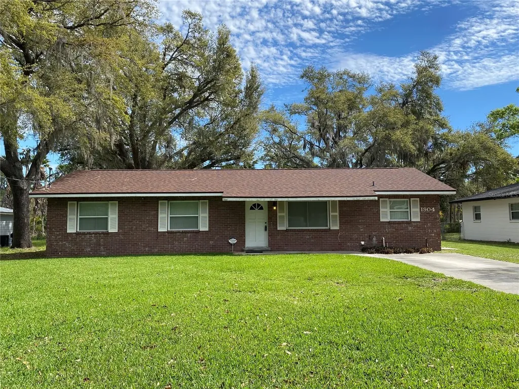 1904 N Cross Street Plant City FL 33563