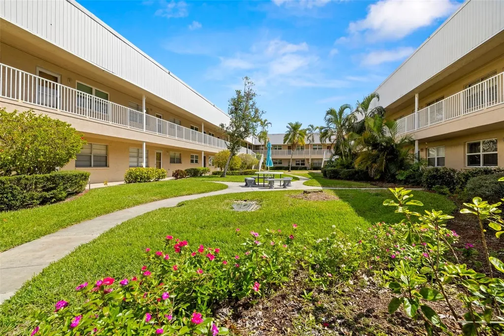 10038 62nd Terrace N St Petersburg FL 33708