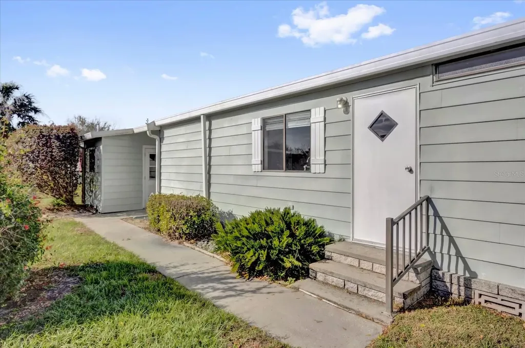 2135 Canopy Circle Zellwood FL 32798