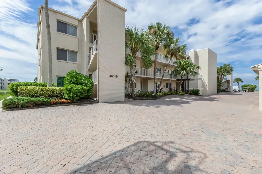 4835 Gulf Of Mexico Drive Longboat Key FL 34228
