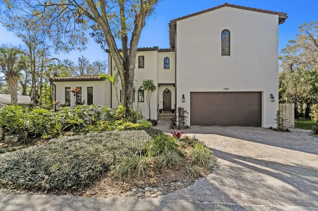 2810 W Wyoming Avenue Tampa FL 33611