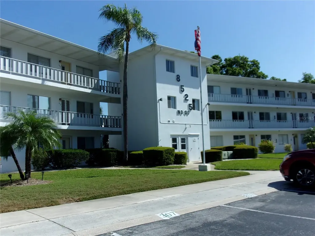 8525 111th Street Seminole FL 33772