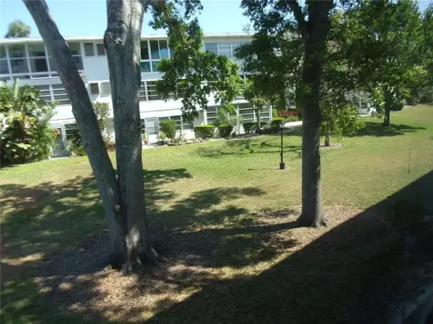 8525 111th Street Seminole FL 33772