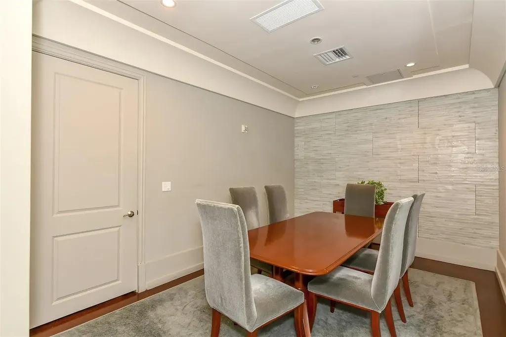 1350 Main Street Sarasota FL 34236