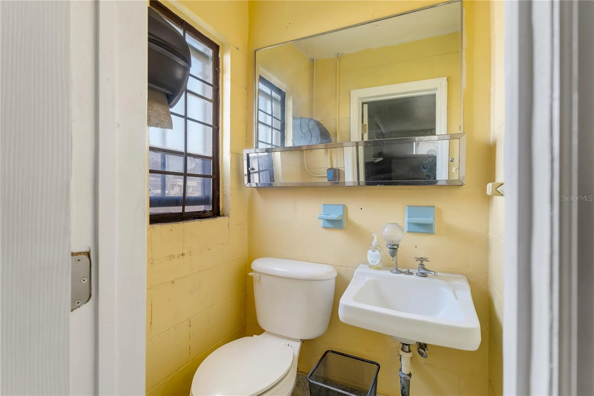 41 N Dollins Avenue Orlando FL 32805