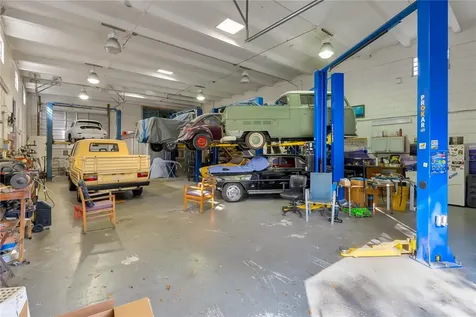 41 N Dollins Avenue Orlando FL 32805