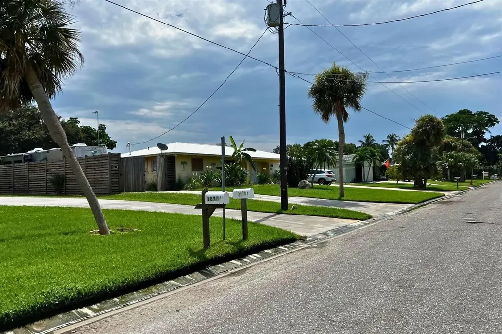 1860 Southpointe Drive Sarasota FL 34231