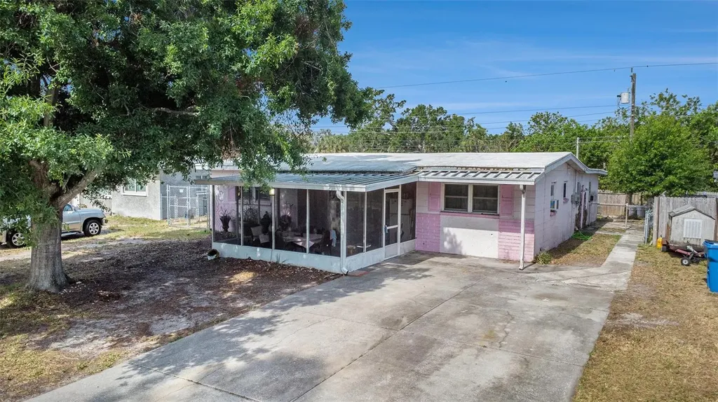 9048 94th Street Seminole FL 33777