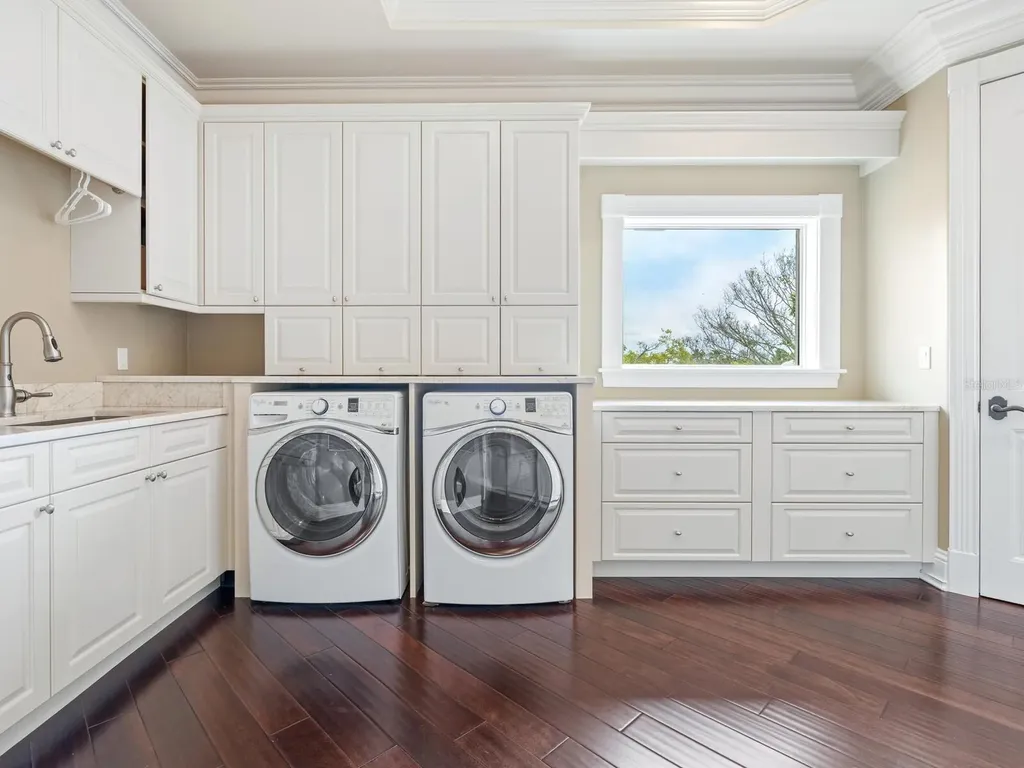 4129 Roberts Point Circle Sarasota FL 34242