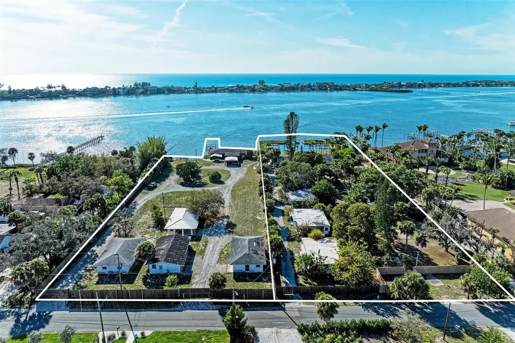 1645 & 1649 Bayshore Road Nokomis FL 34275