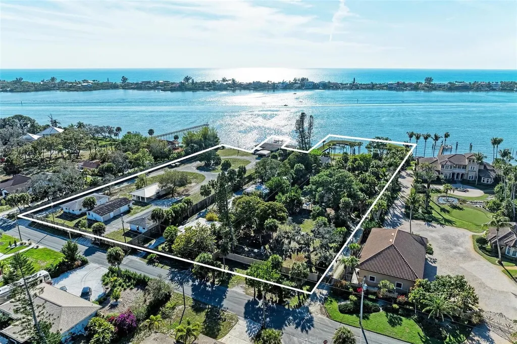 1645 & 1649 Bayshore Road Nokomis FL 34275