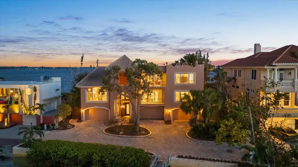 1364 Point Crisp Road Sarasota FL 34242