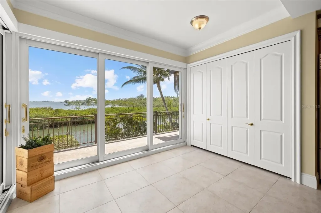 1364 Point Crisp Road Sarasota FL 34242