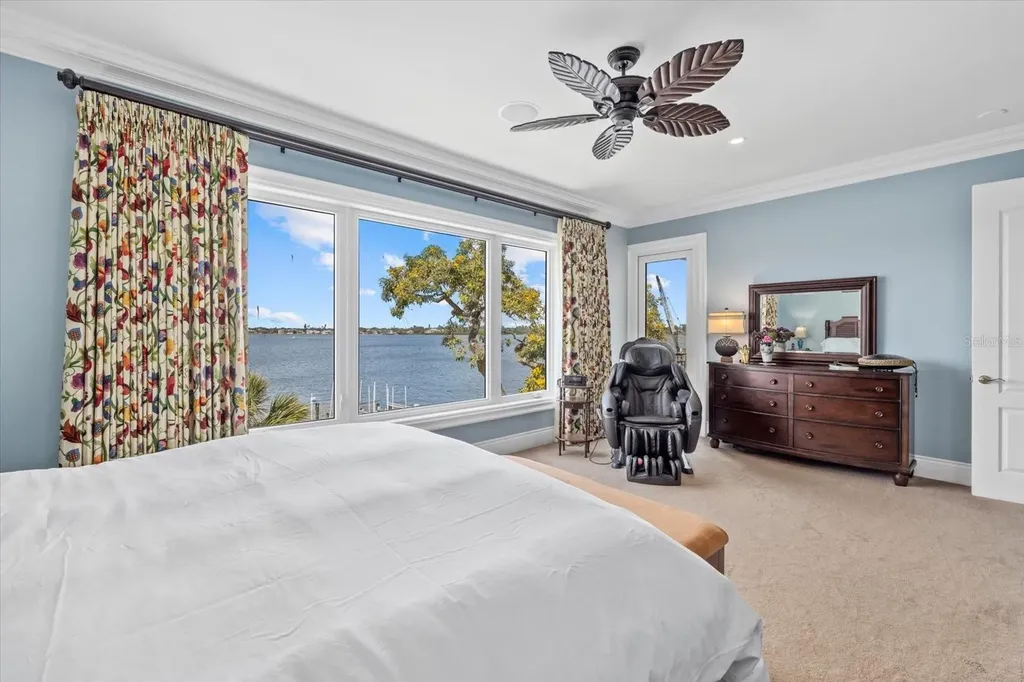 1364 Point Crisp Road Sarasota FL 34242
