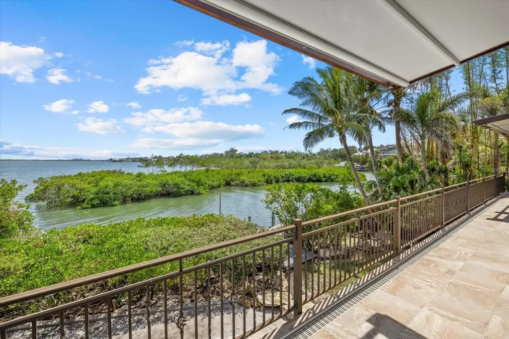 1364 Point Crisp Road Sarasota FL 34242