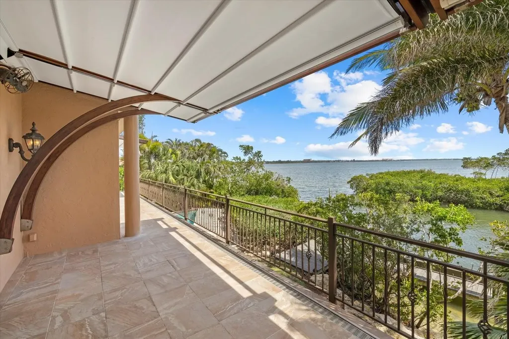 1364 Point Crisp Road Sarasota FL 34242