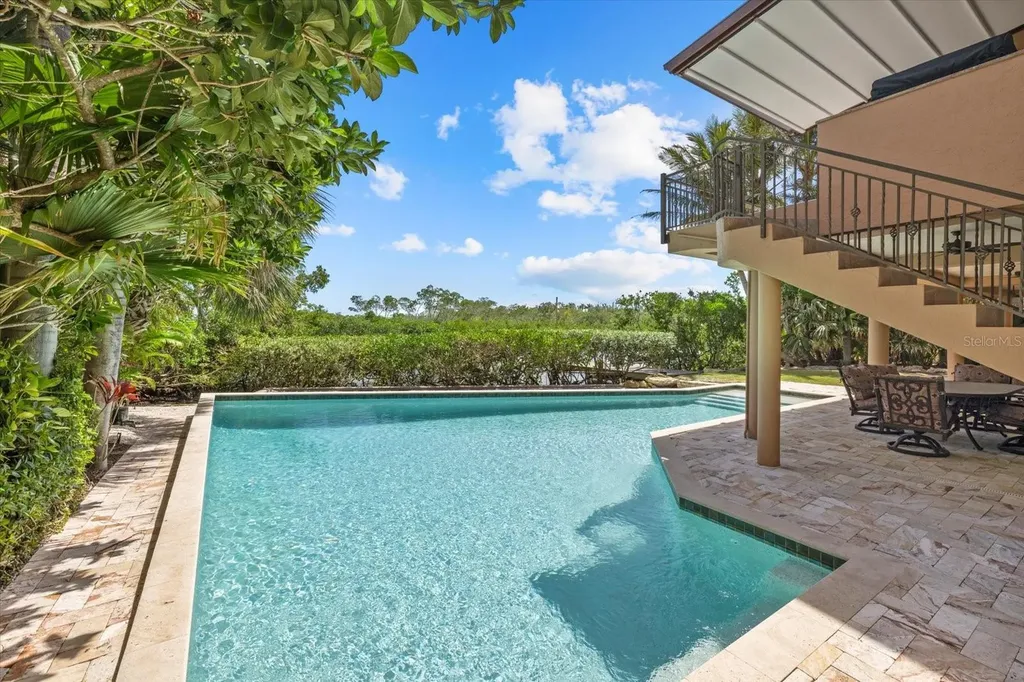 1364 Point Crisp Road Sarasota FL 34242
