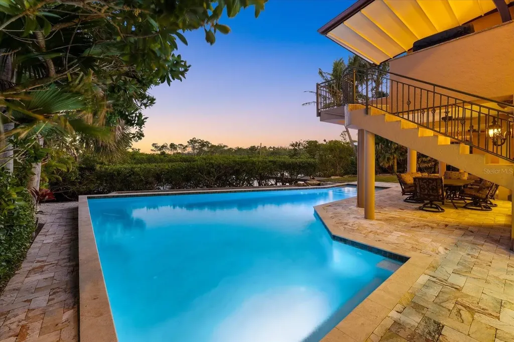 1364 Point Crisp Road Sarasota FL 34242