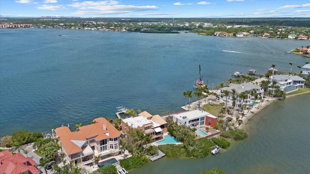 1364 Point Crisp Road Sarasota FL 34242