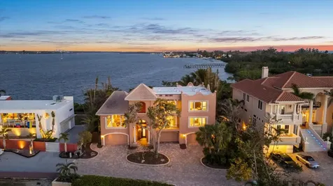 1364 Point Crisp Road Sarasota FL 34242