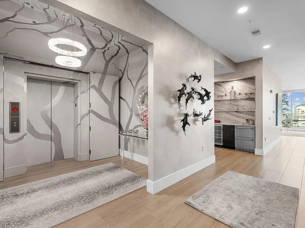 540 N Tamiami Trail Sarasota FL 34236