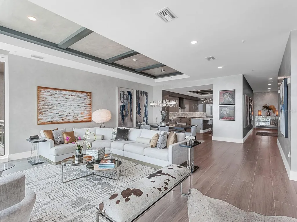 540 N Tamiami Trail Sarasota FL 34236