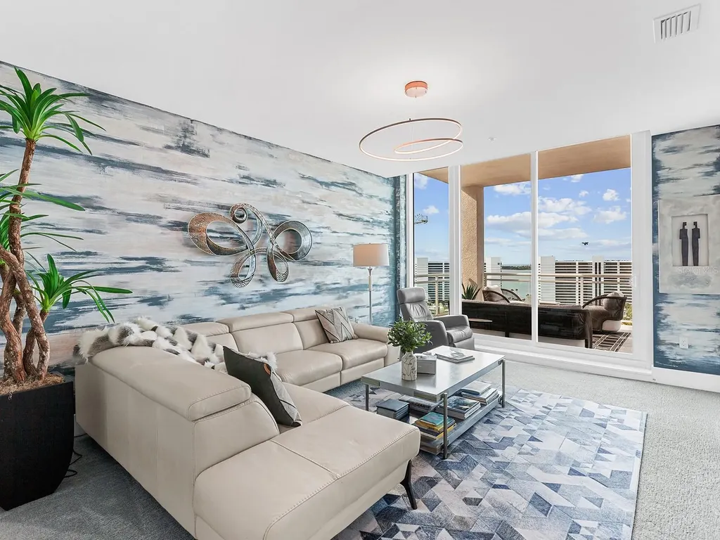 540 N Tamiami Trail Sarasota FL 34236