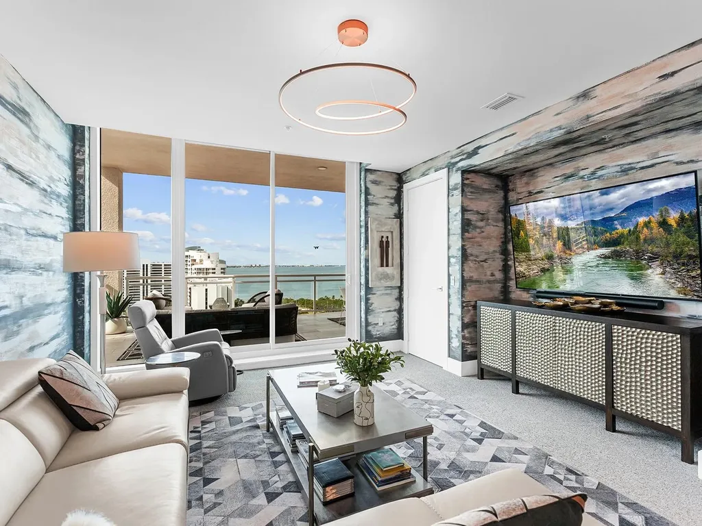 540 N Tamiami Trail Sarasota FL 34236